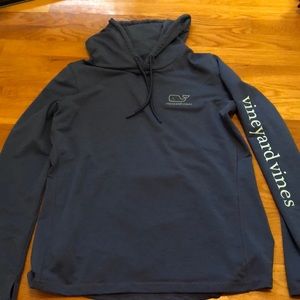 Vineyard vines performance shirt with hood